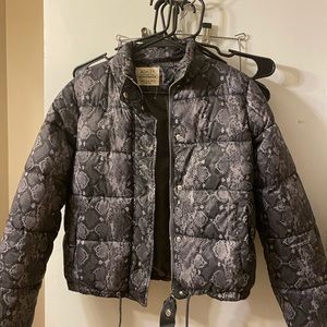 Cropped puffer jacket
